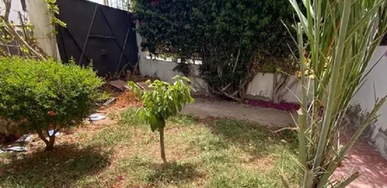Petite villa a renover aux Amicales