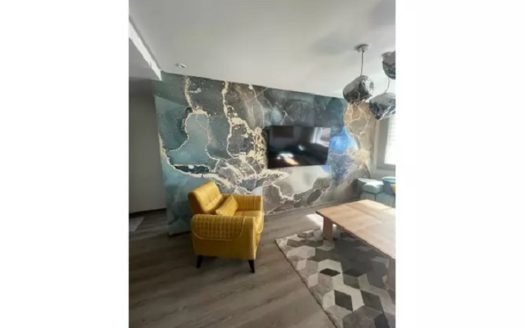 The bachelor’s choice: remodeled Condo with underground parking space