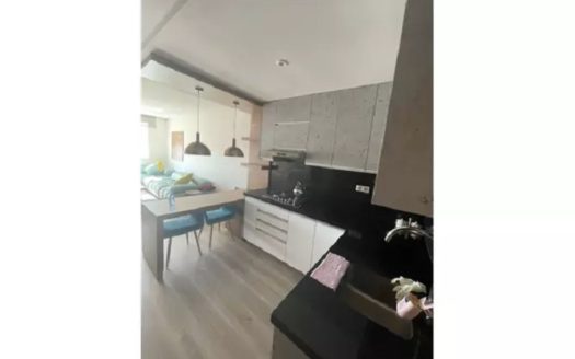 The bachelor’s choice: remodeled Condo with underground parking space